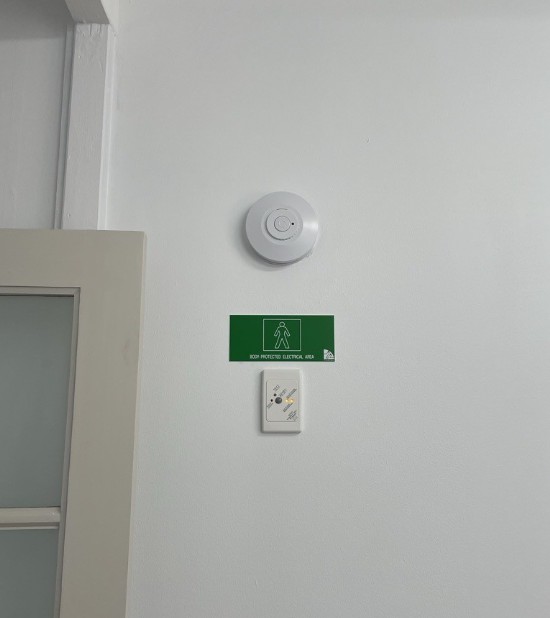 Patient area power point with indicator
